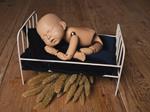 Cama metal vintage pequeña  | 10020 | Atrezzo infantil diferente para tus sesiones