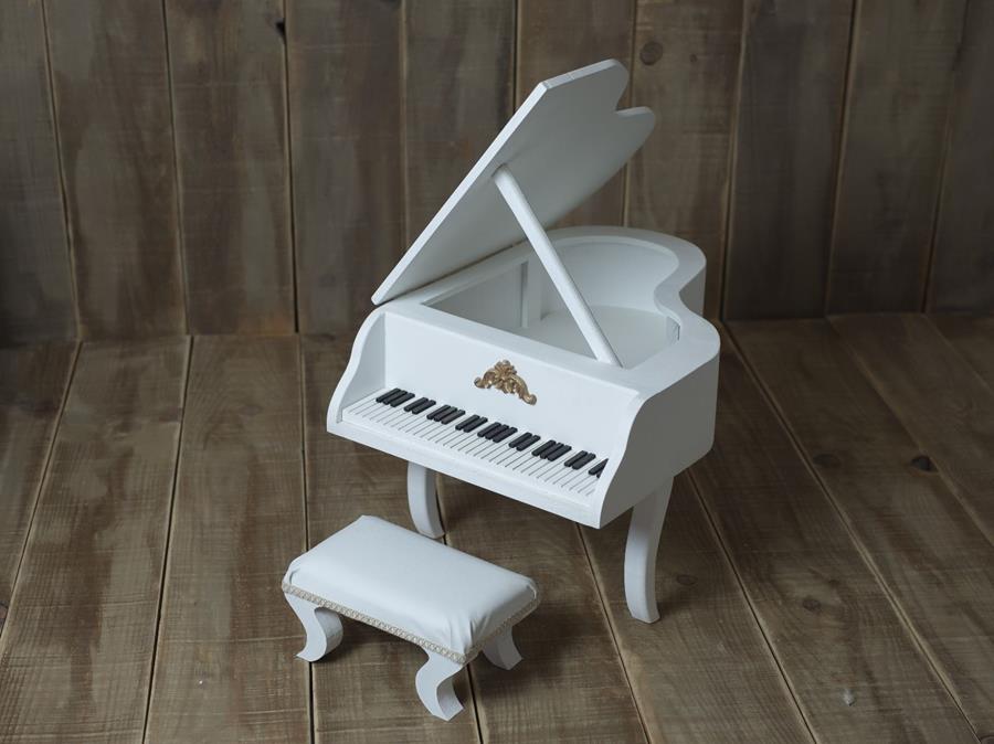 Piano de cola + banquito  | 13737 | Atrezzo diferente para tus sesiones