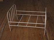 Cama metal vintage pequeña  | 10020 | Atrezzo infantil diferente para tus sesiones