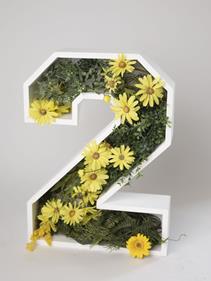 Numero 2 hueco para globos MADERA | 13560 | Atrezzo infantil diferente para tus sesiones