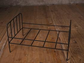Cama metal  vintage grande  | 10029 | Atrezzo infantil diferente para tus sesiones