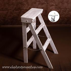 Escalera vintage recta | 7304 | Atrezzo infantil diferente para tus sesiones