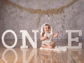 Letras ONE | 11108 | Atrezzo infantil diferente para tus sesiones