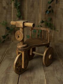 Triciclo clasico respaldo  | 13241 | Atrezzo infantil diferente para tus sesiones